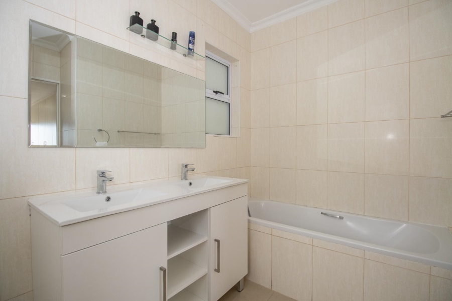 3 Bedroom Property for Sale in Royal Ascot Western Cape